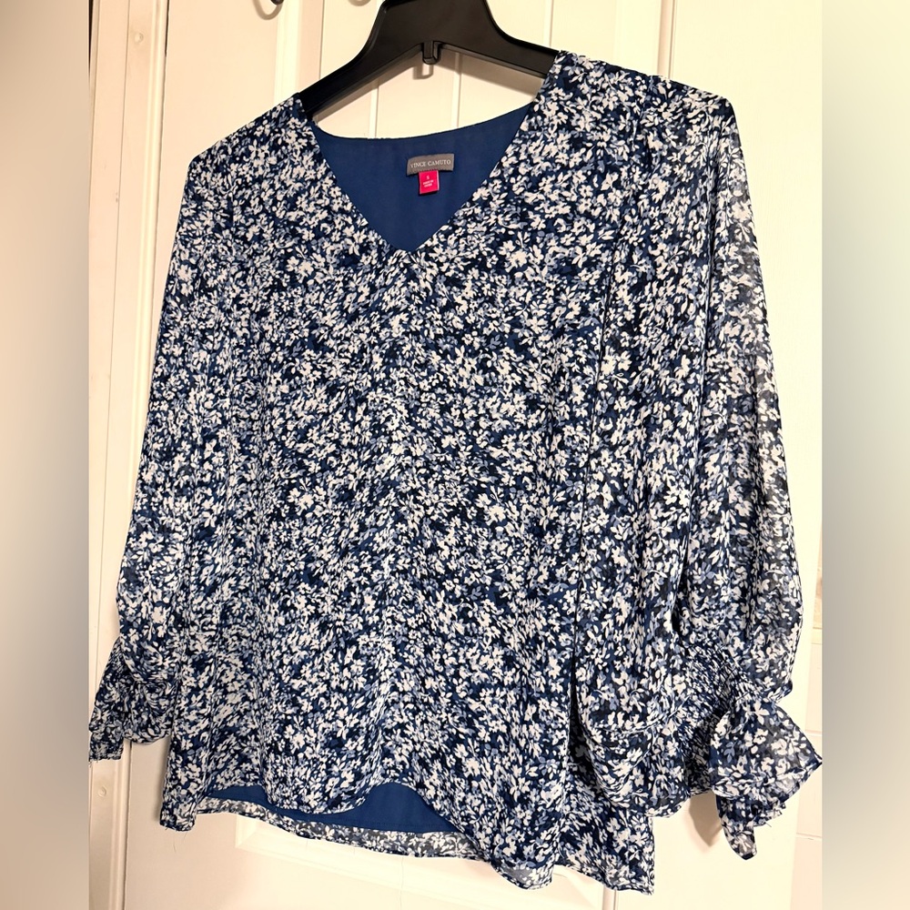 Vince Camuto Women’s Navy and White Floral Blouse Size Small